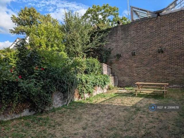 Flat for rent in Cat Hill