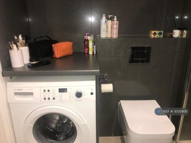Flat for rent in Cat Hill, England