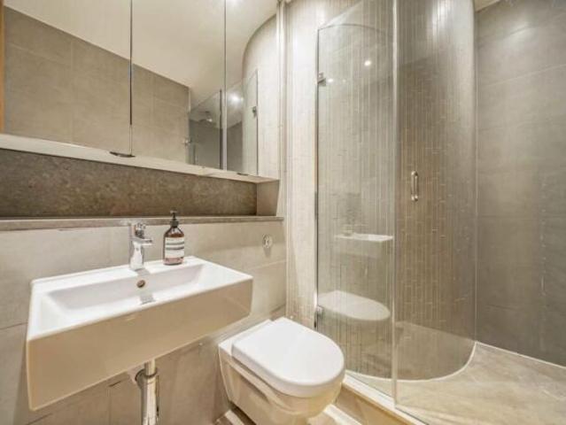 Flat for rent in Aldgate, Lyons