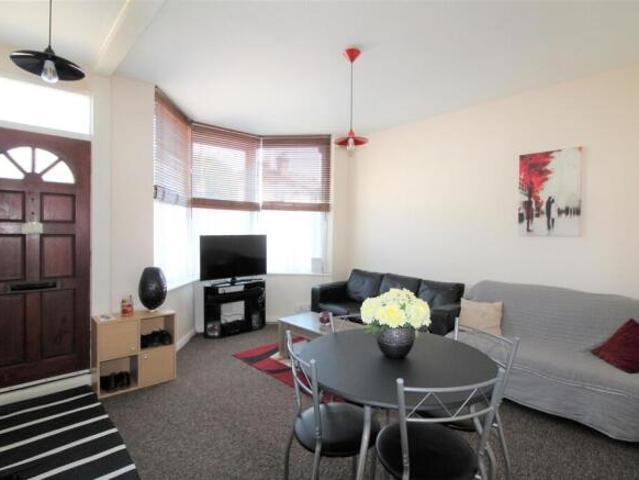 Flat for rent in Cat Hill