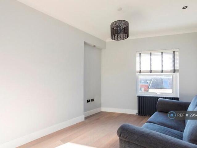 Flat for rent in Cat Hill