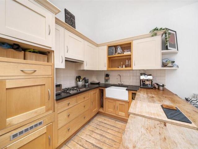 Flat for rent in Cat Hill, England