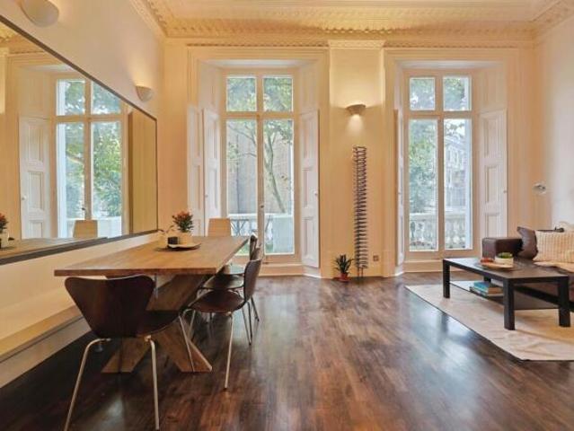 Flat for rent in Cat Hill, England