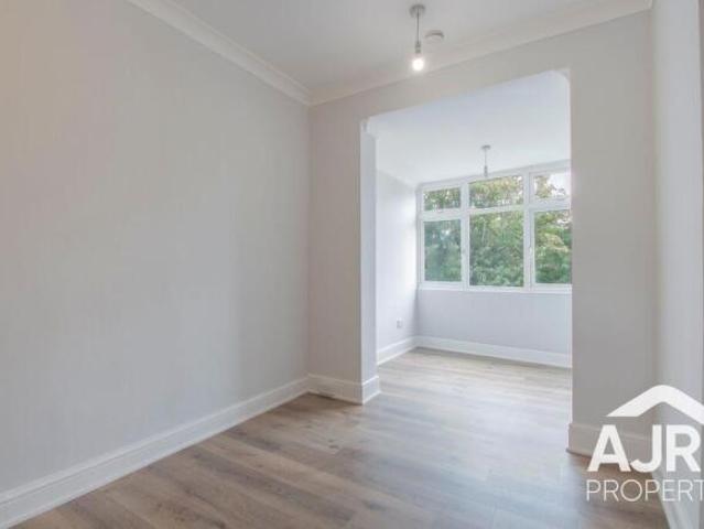 Flat for rent in Cat Hill, England
