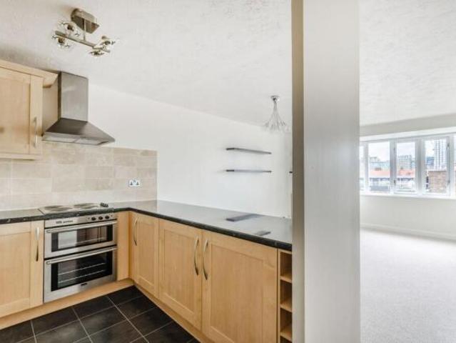 Flat for rent in Cat Hill