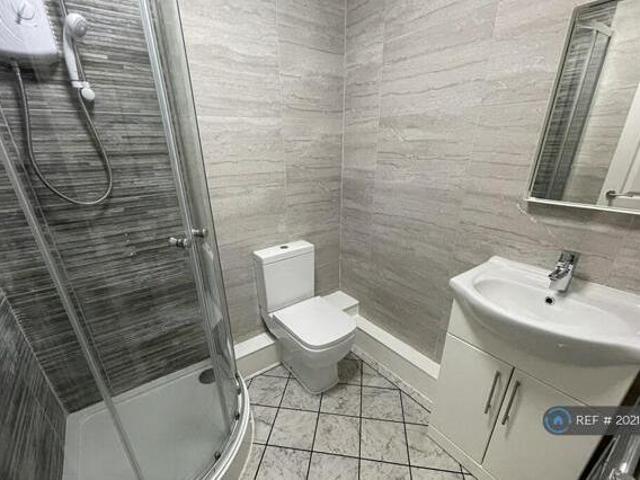 House for rent in Calderstones