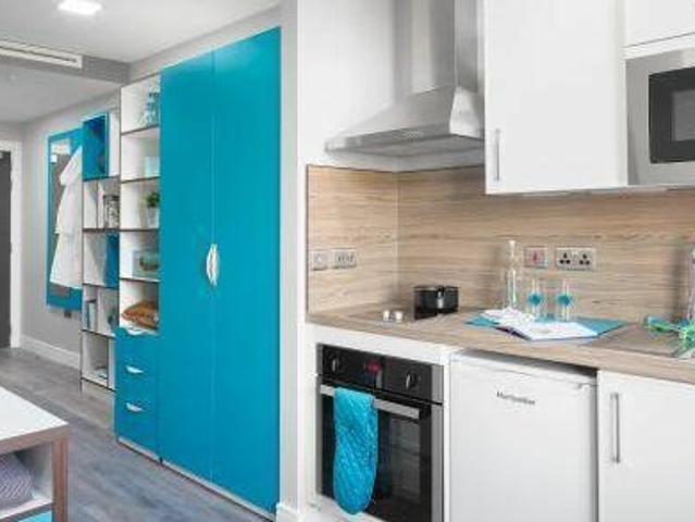 House for rent in Calderstones