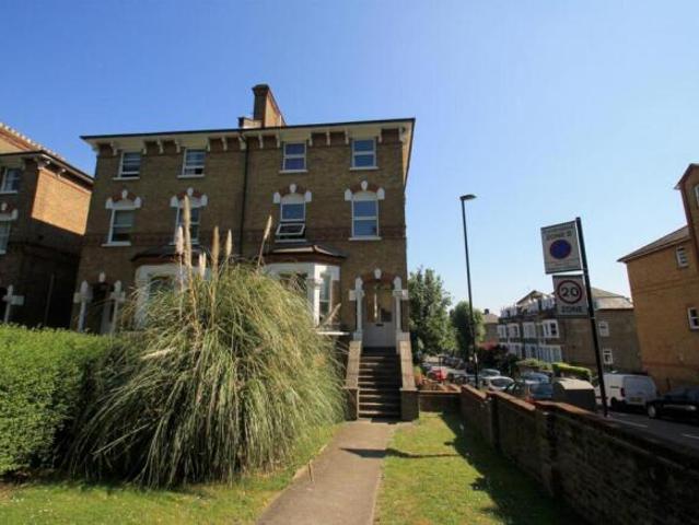 Flat for rent in Cat Hill