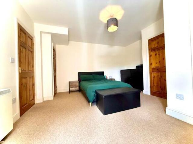 Flat for rent in Cat Hill