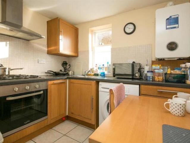 Flat for rent in Tooting Graveney, Greater London