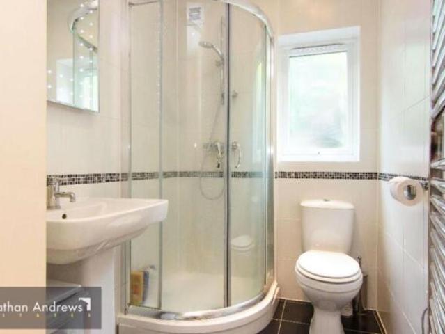 Flat for rent in Cat Hill