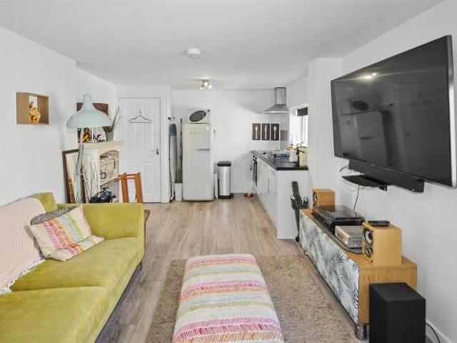 Flat for rent in Sydenham, Green Close
