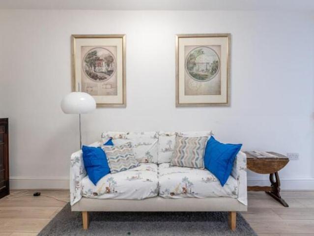 Flat for rent in Cat Hill