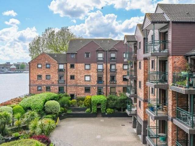 Flat for rent in Isle Of Dogs, Greater London