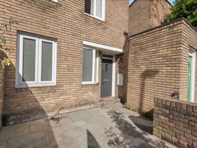 Flat for rent in Cat Hill