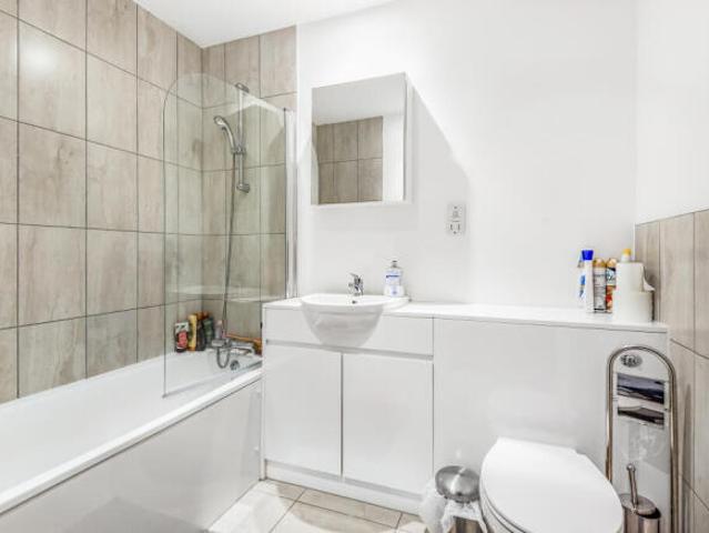 Flat for rent in Slough