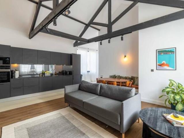 Flat for rent in Cat Hill