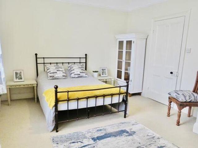 House for rent in Follaton, Strode