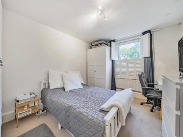 Flat for rent in Cat Hill, England