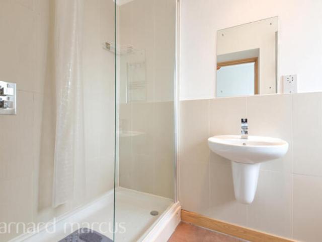 Flat for rent in Wallington, Greater London