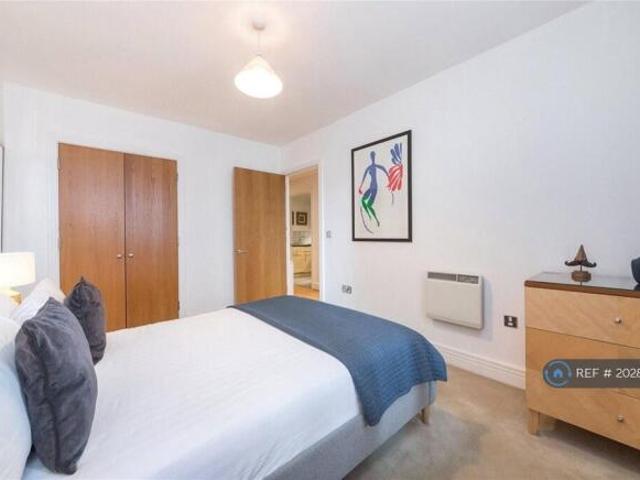 Flat for rent in Aldgate, Lyons