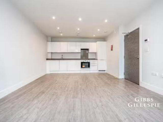 House for rent in Hatch End, Greater London