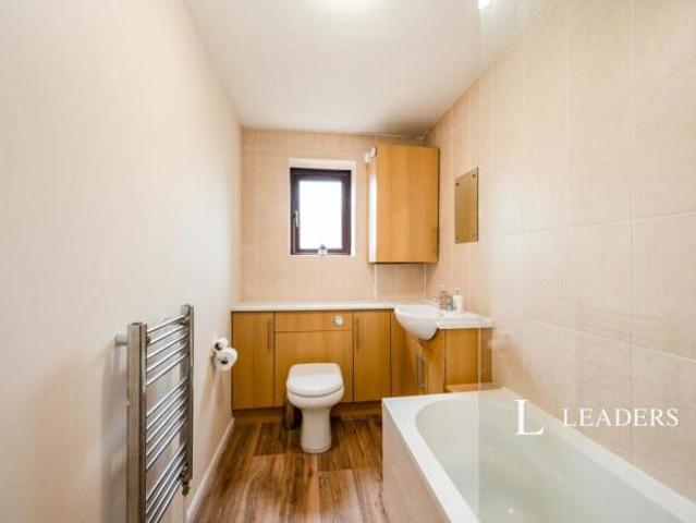 Flat for rent in South Lane, West Yorkshire