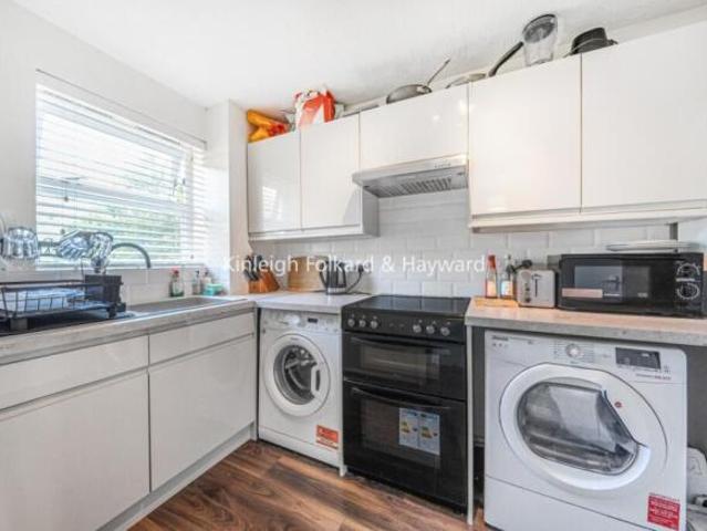 Flat for rent in Cat Hill, England