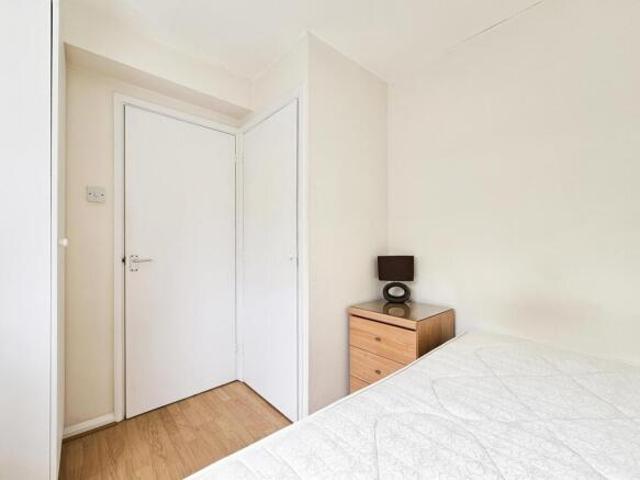 Flat for rent in Tooting Graveney, Greater London