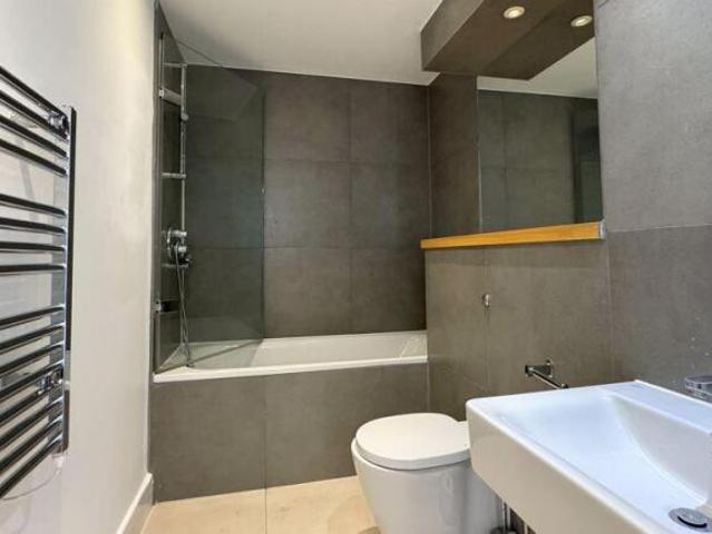 Flat for rent in Pillgwenlly, Wales