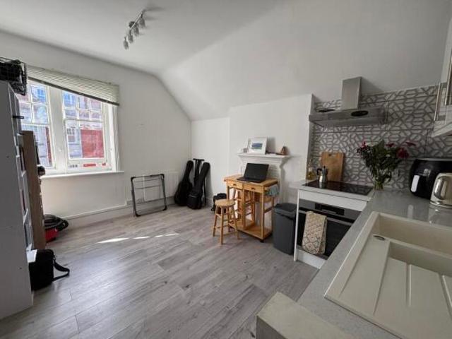 Flat for rent in Holywell, Eastbourne