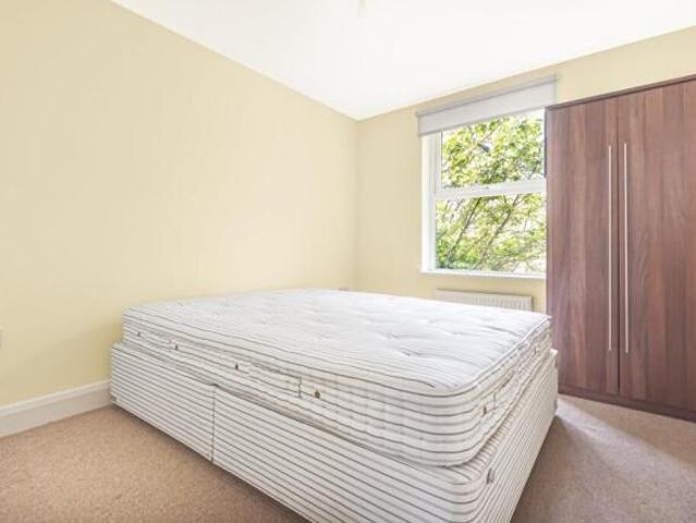 Flat for rent in Cat Hill