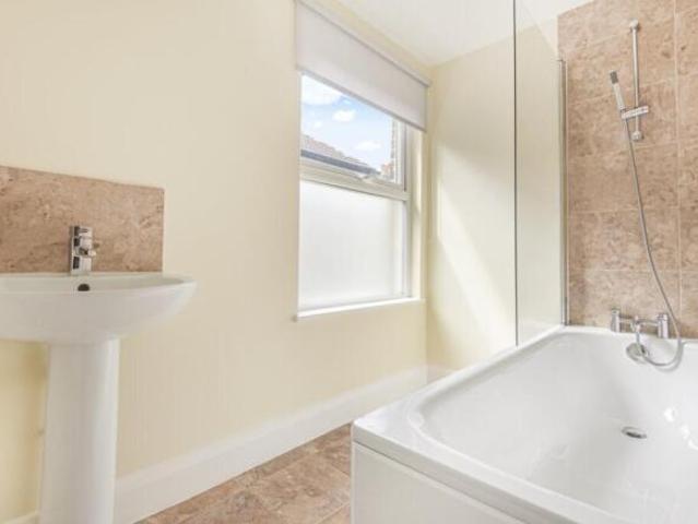 Flat for rent in Cat Hill