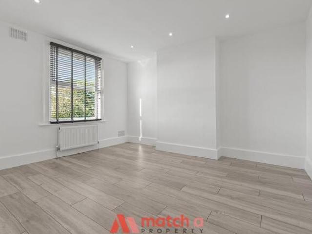 Flat for rent in Ealing, Greater London