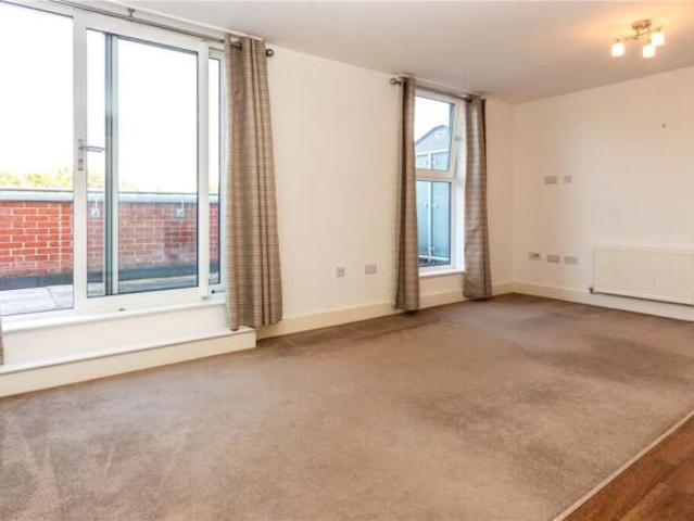 Flat for rent in Five Acres, Hertfordshire