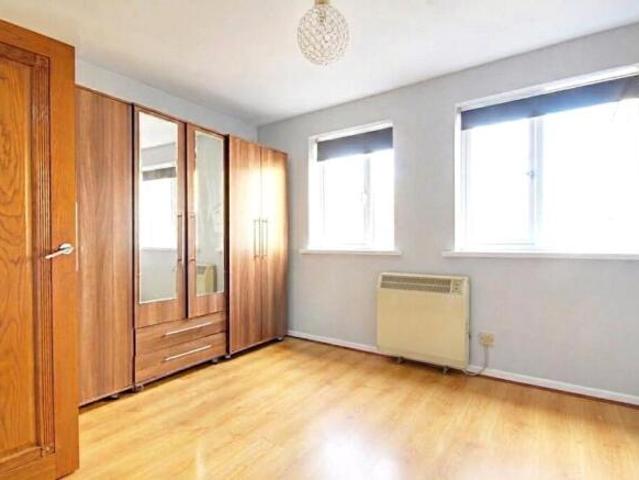Flat for rent in Cat Hill