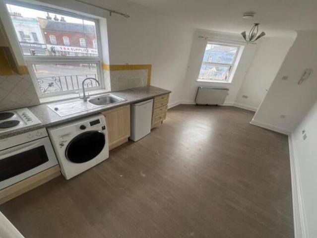 Flat for rent in Cat Hill, England