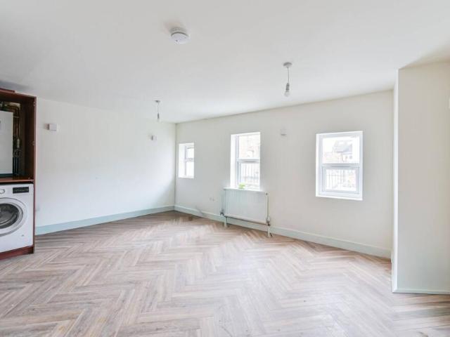 Flat for rent in Tooting Graveney, Isle Of Man