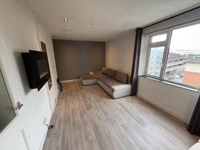 House for rent in Kingswood, School House