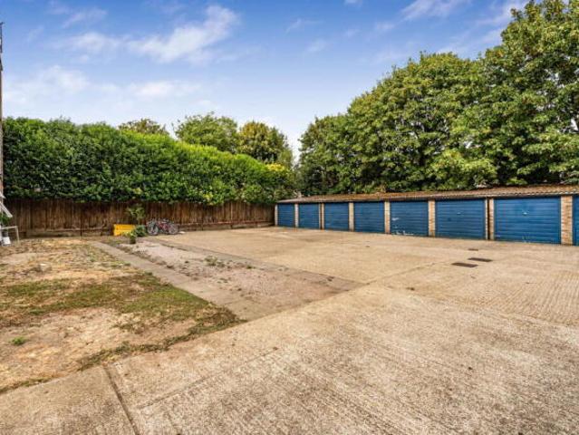 Flat for rent in Cat Hill