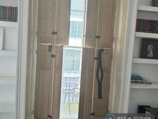 Flat for rent in Cat Hill, England
