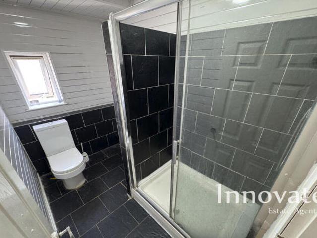 Flat for rent in Spinney Hills, Old Wharf