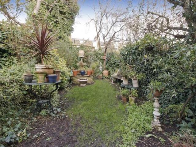 Flat for rent in Cat Hill