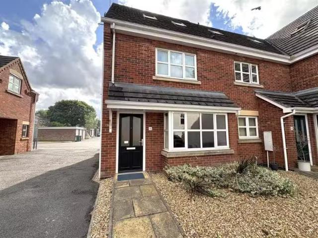 House for rent in Haden Hill, Fold Hill
