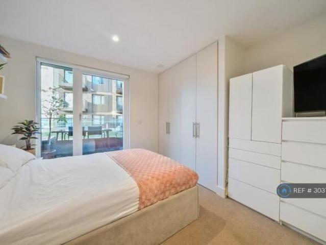 Flat for rent in Cat Hill, England
