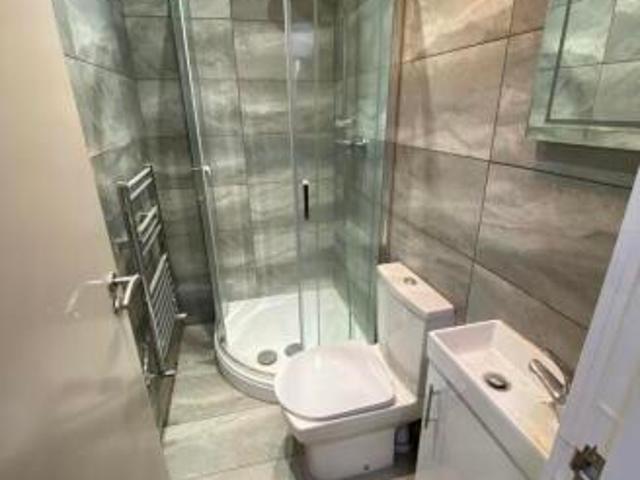 Flat for rent in Calderstones