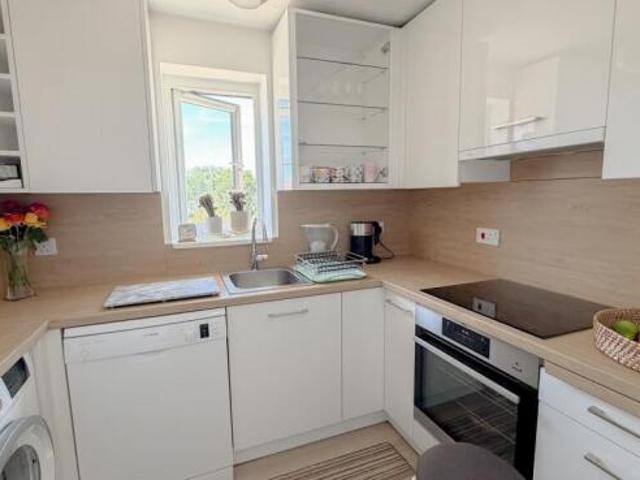 Flat for rent in Hackbridge, Greater London