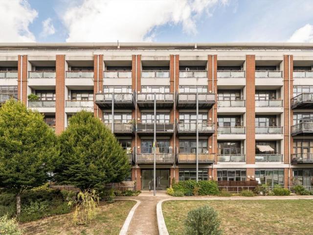 Flat for rent in Acton, Greater London