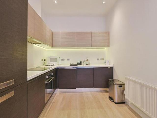Flat for rent in Cat Hill, England
