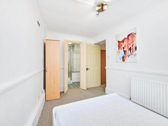 Flat for rent in Cat Hill